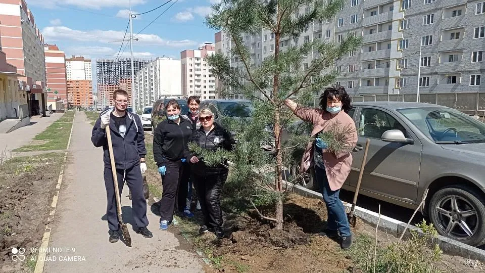 Сотрудники Медицинского Di центра вышли на субботник Фото 1